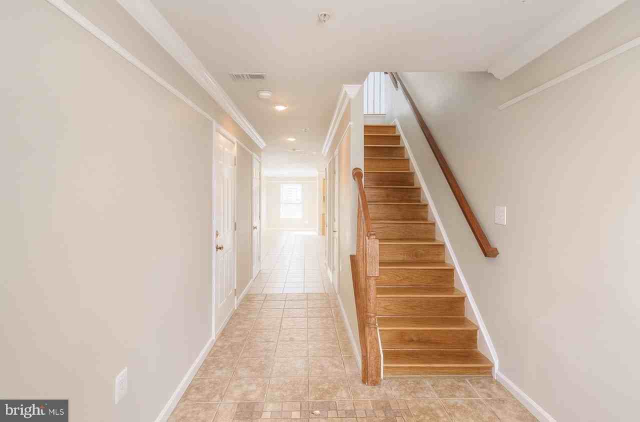 212 Cambridge Pl - Photo 2 of 9