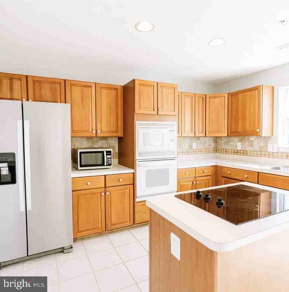 212 Cambridge Pl - Photo 3 of 9