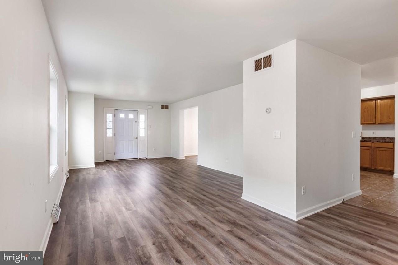 354 W Main St - Photo 5 of 20