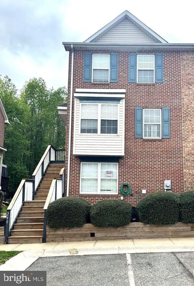 240 Mike Dr - Photo 2 of 25