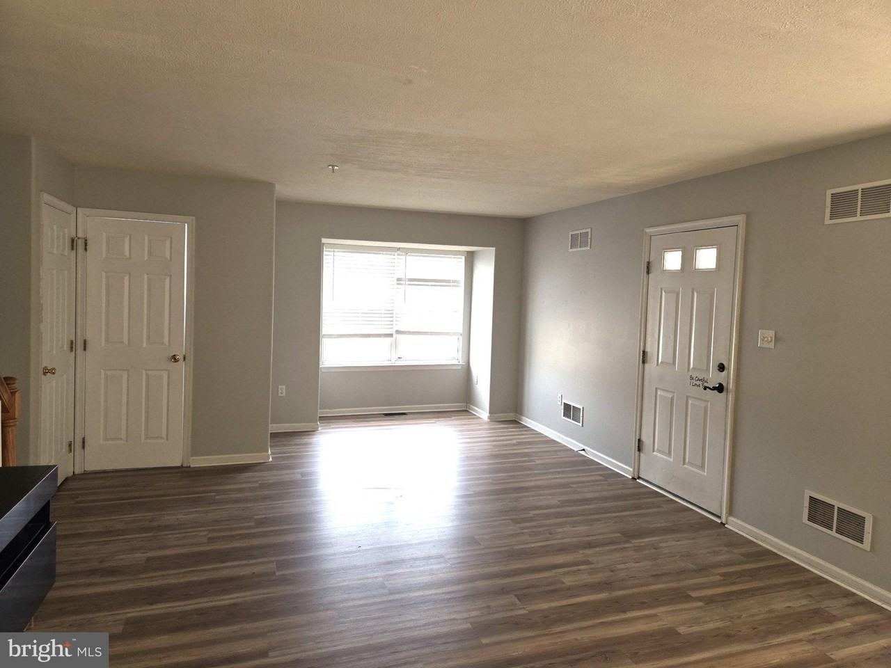 240 Mike Dr - Photo 3 of 25