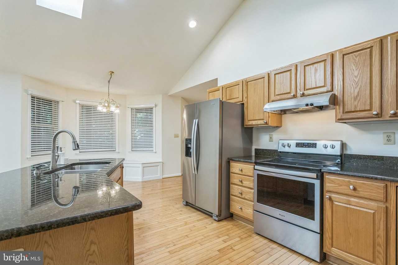 14610 Balsam Ct - Photo 3 of 30