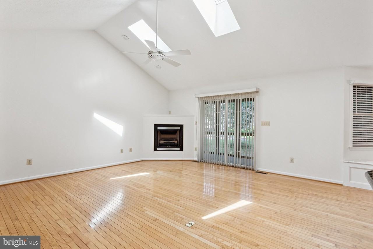 14610 Balsam Ct - Photo 4 of 30