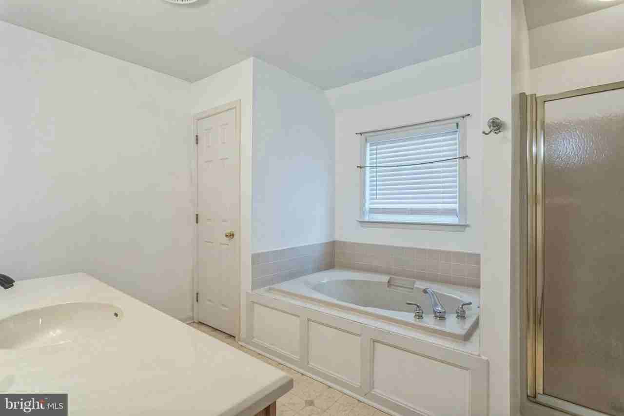 14610 Balsam Ct - Photo 5 of 30