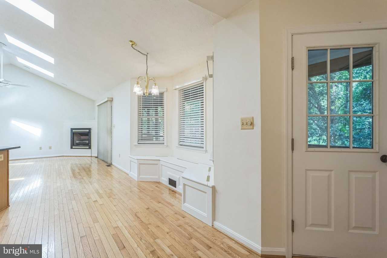 14610 Balsam Ct - Photo 7 of 30