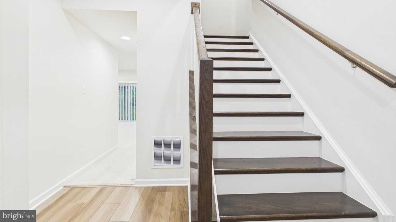 12 Chester Ct - Photo 4 of 50