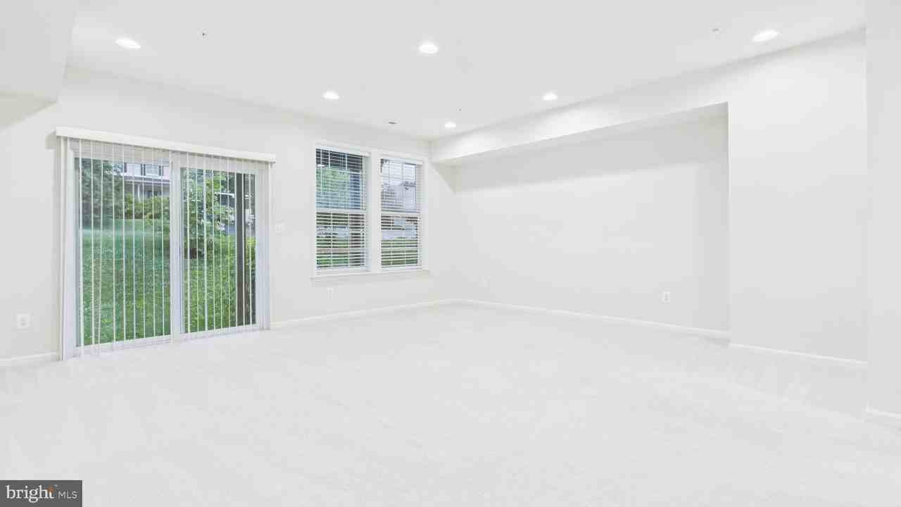12 Chester Ct - Photo 6 of 50