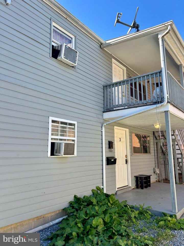 360 W Patrick St #3 - Photo 2 of 11