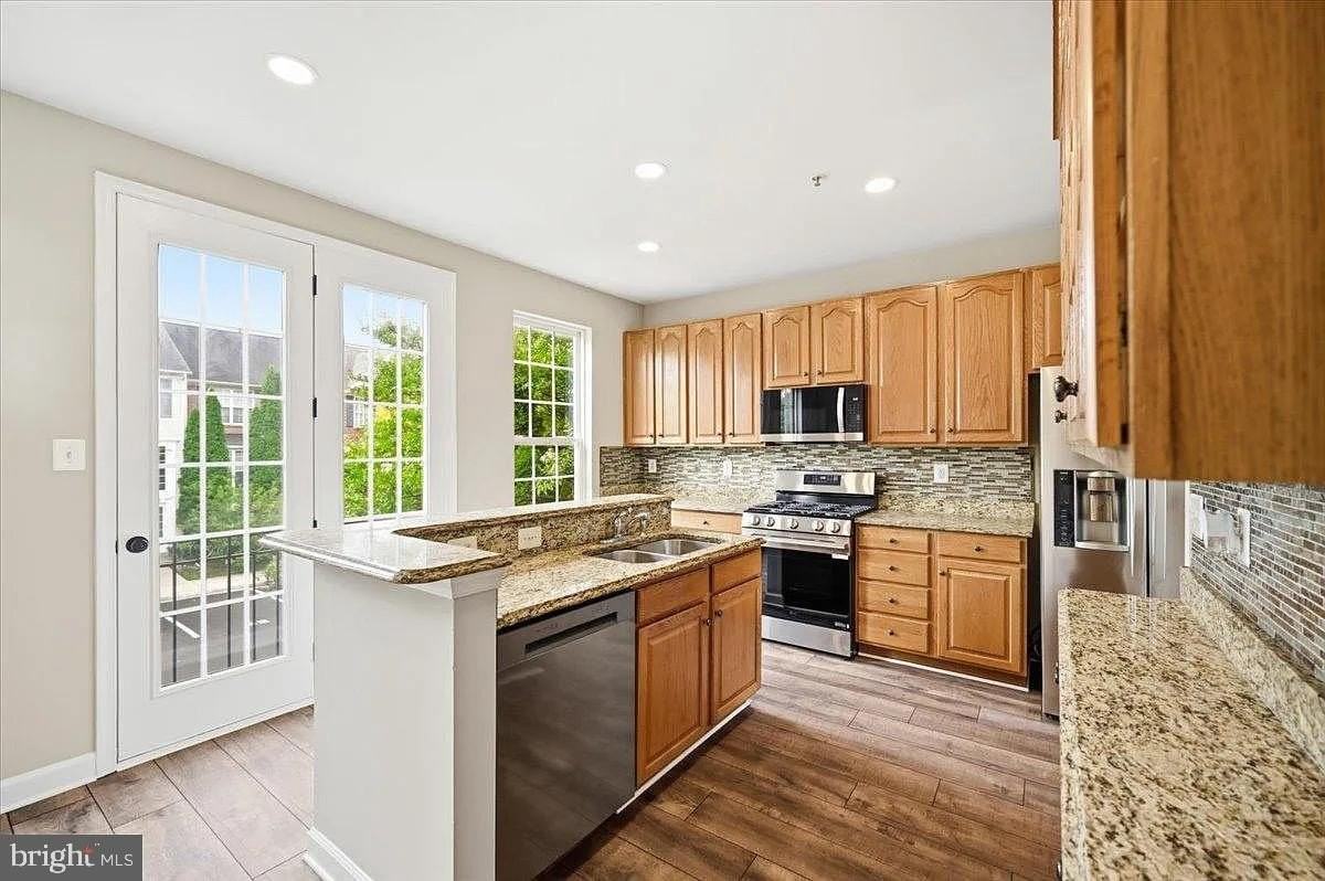 3706 Singleton Ter - Photo 4 of 50