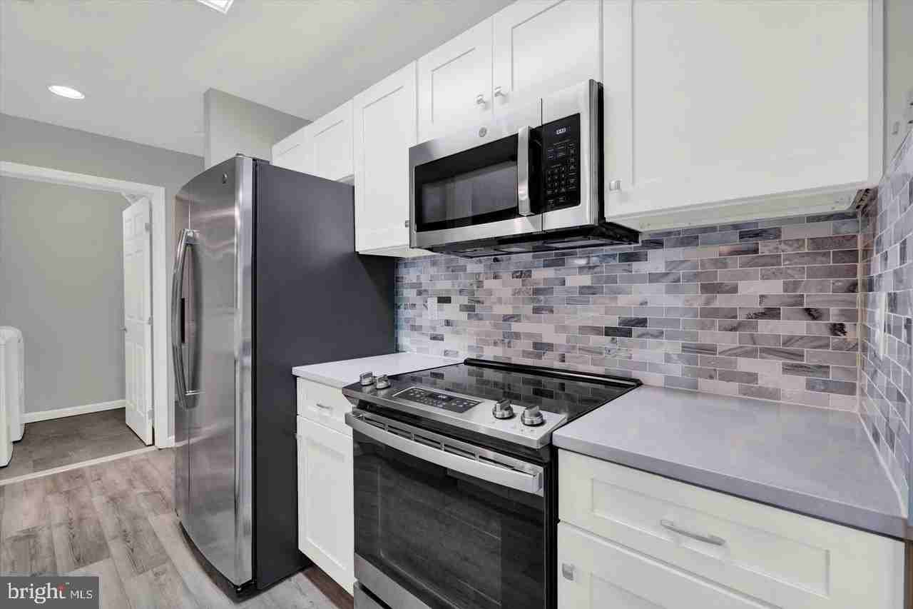 2406 Ellsworth Way #1B - Photo 5 of 18