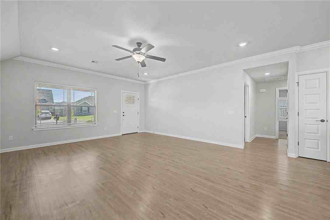 61 N Manhattan Way - Photo 3 of 25