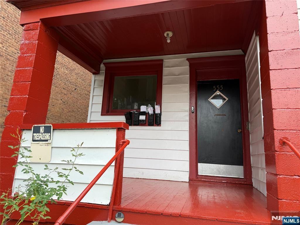 555 Broadway - Photo 2 of 7