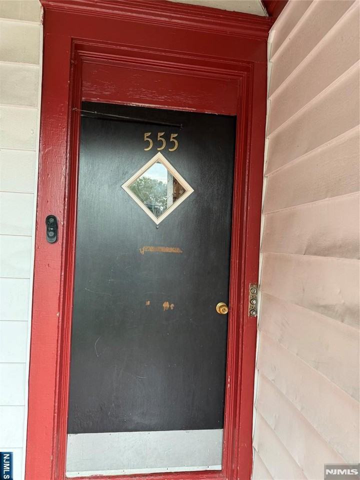555 Broadway - Photo 3 of 7