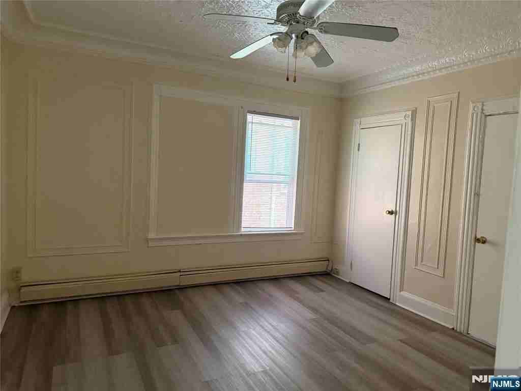 555 Broadway - Photo 5 of 7