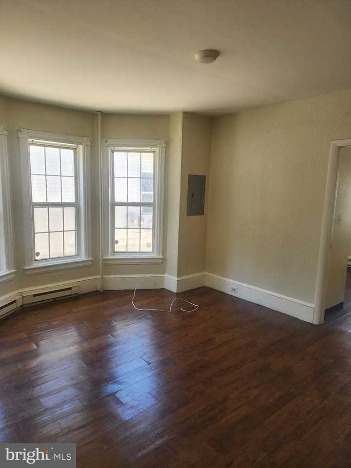203 W Mcneal St Apt 1 - Photo 2 of 6