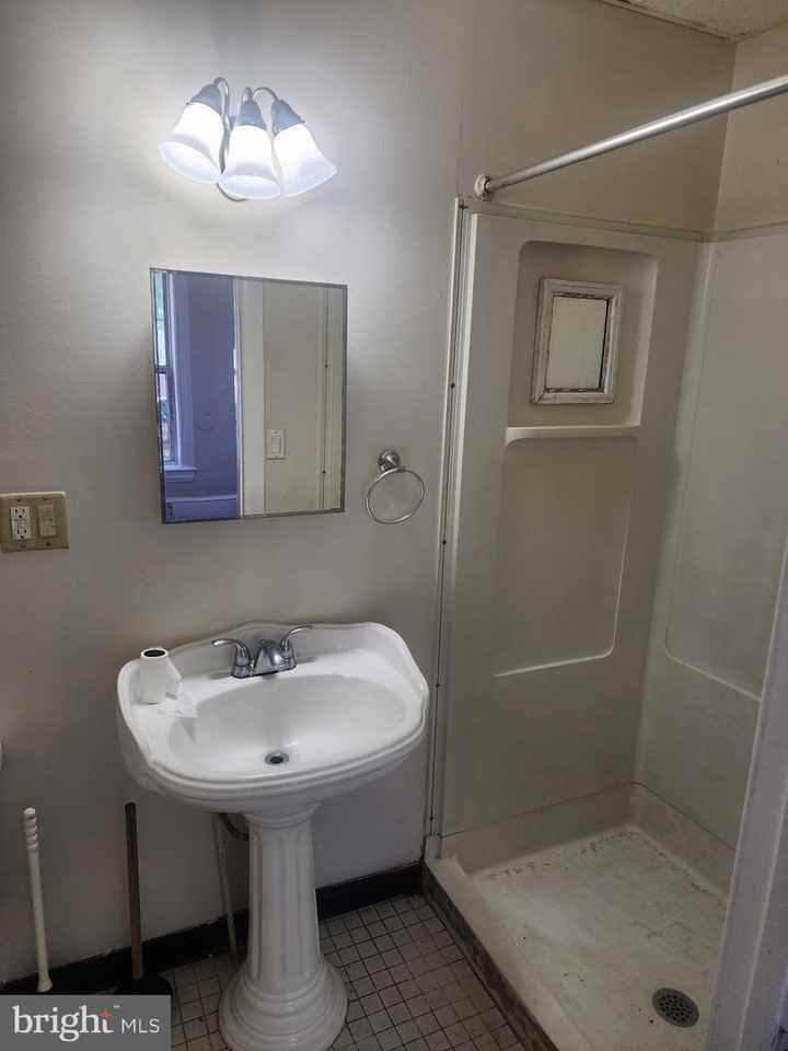 203 W Mcneal St Apt 1 - Photo 6 of 6