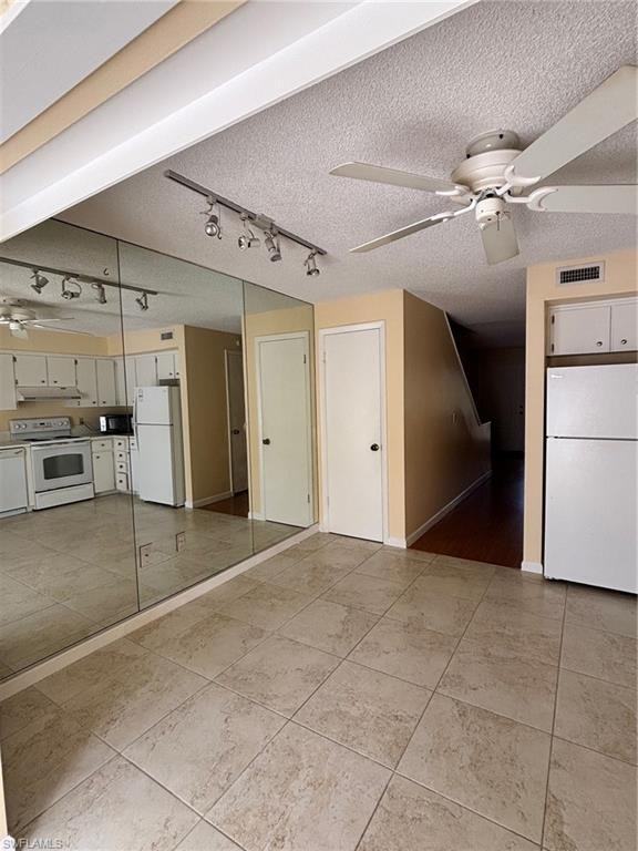 296 4th Ave S - Photo 6 of 20