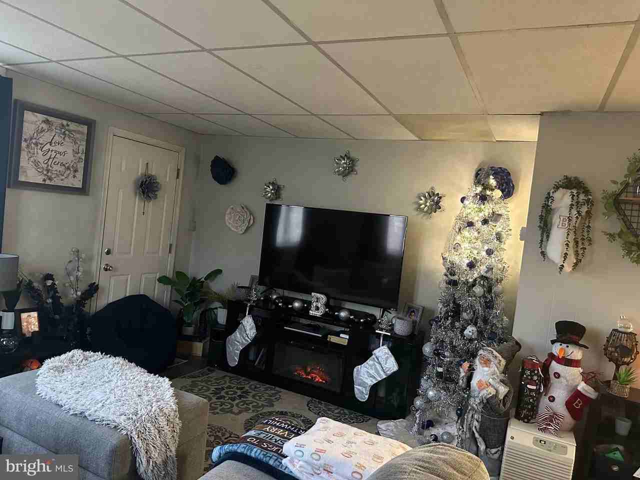 43 E Wheat Rd - Photo 2 of 9