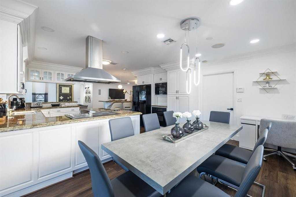 1419 Ne 57th St - Photo 6 of 29