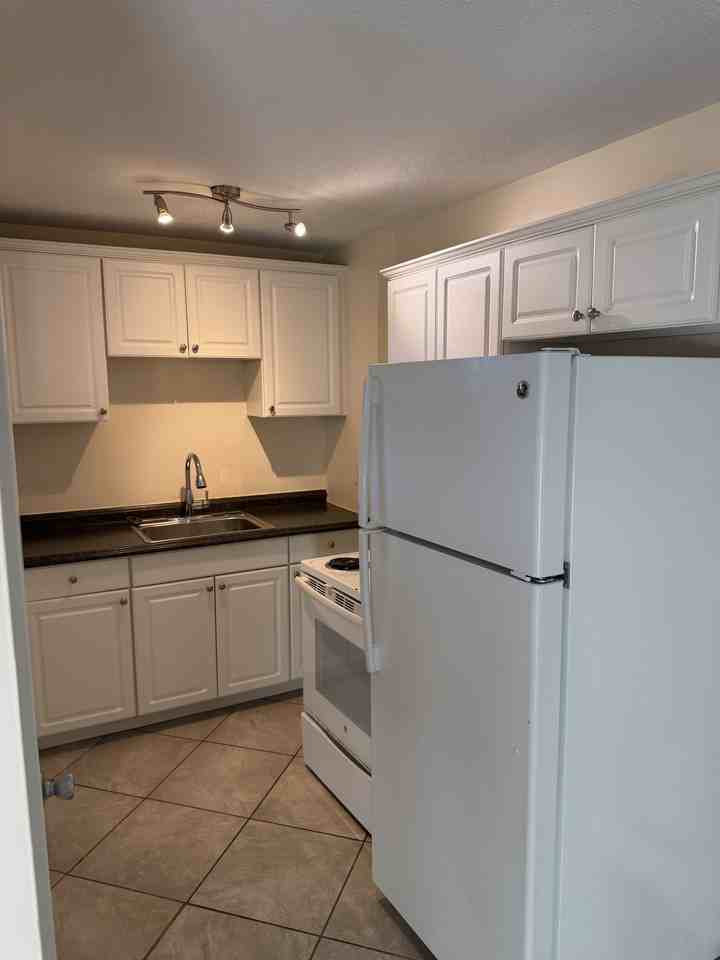 W Emerson St #4 - Photo 4 of 5