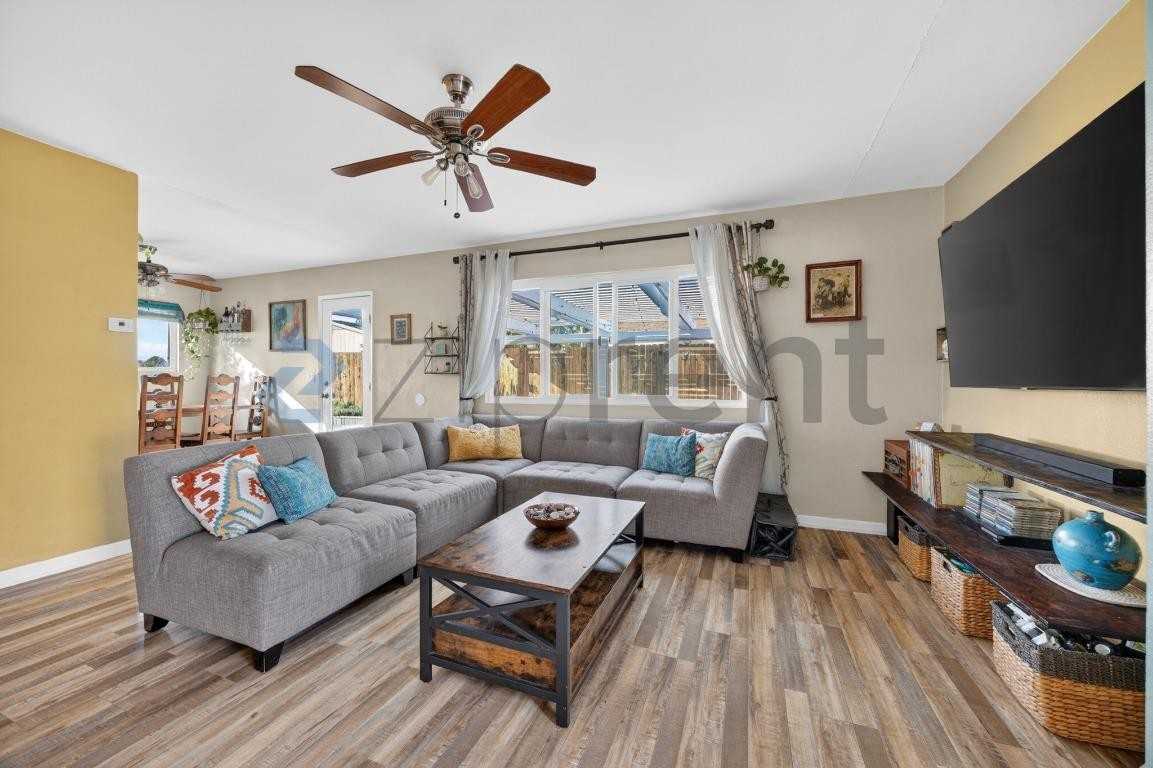 4940 Concho Pl - Photo 4 of 19