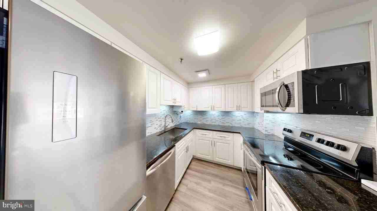 22 Courthouse Sq #402 - Photo 3 of 16