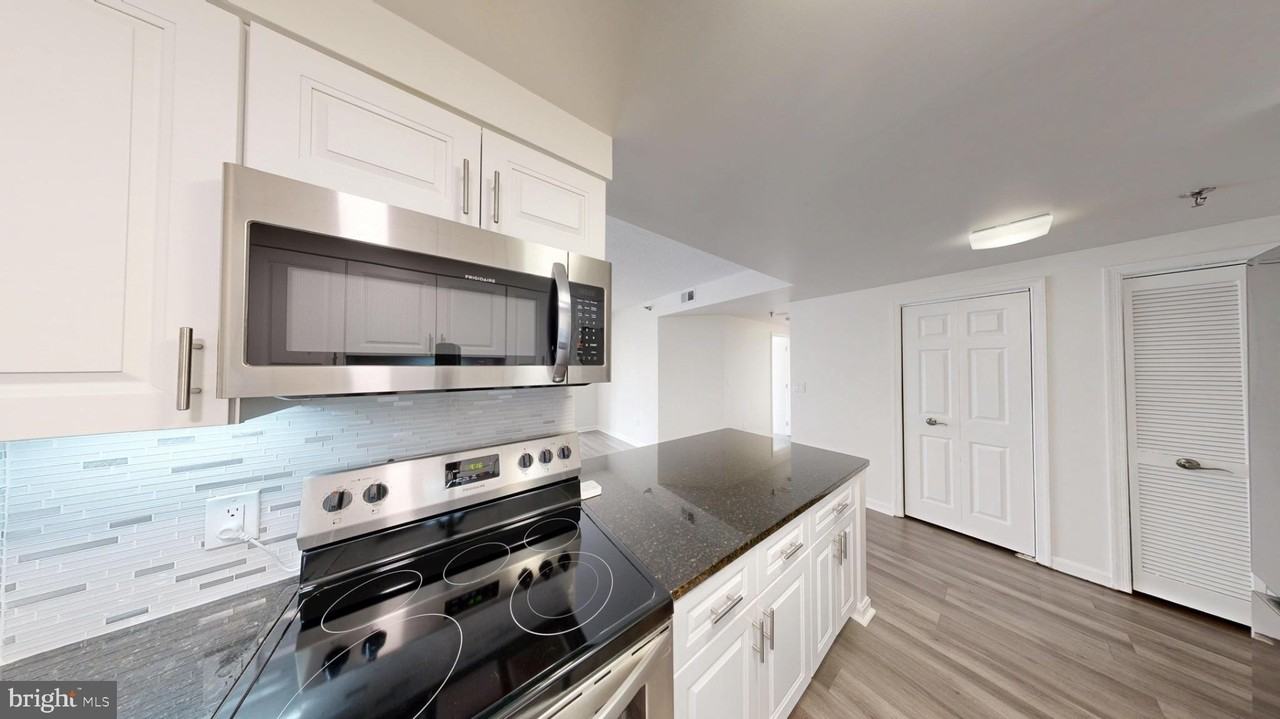 22 Courthouse Sq #402 - Photo 4 of 16