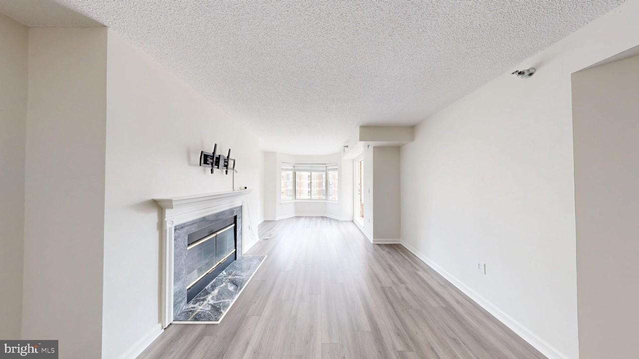22 Courthouse Sq #402 - Photo 5 of 16