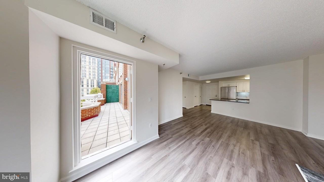 22 Courthouse Sq #402 - Photo 6 of 16