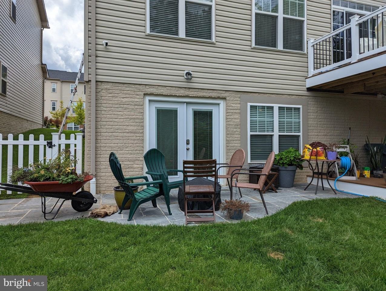 16216 Coolidge Ave - Photo 2 of 12