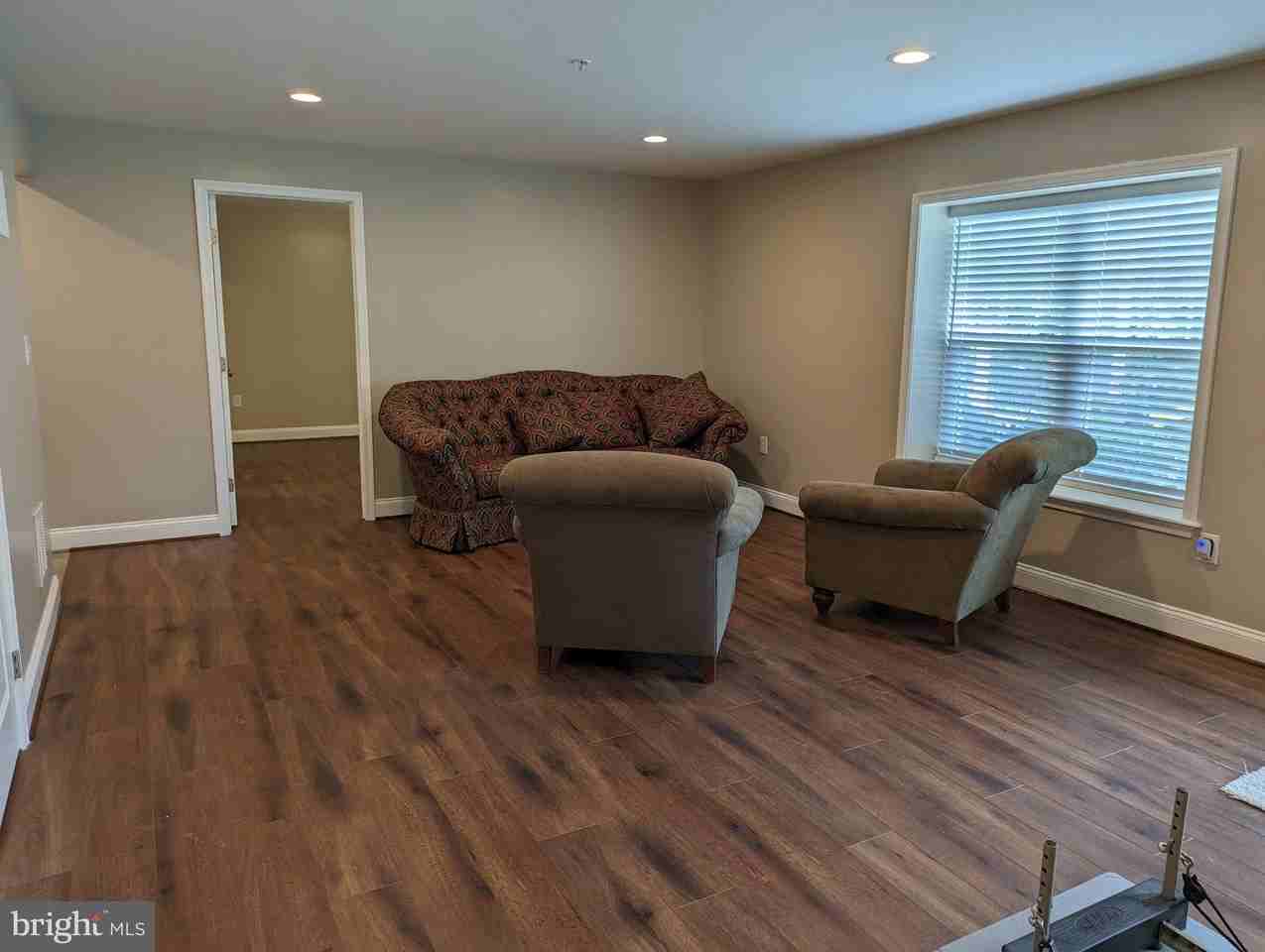 16216 Coolidge Ave - Photo 4 of 12