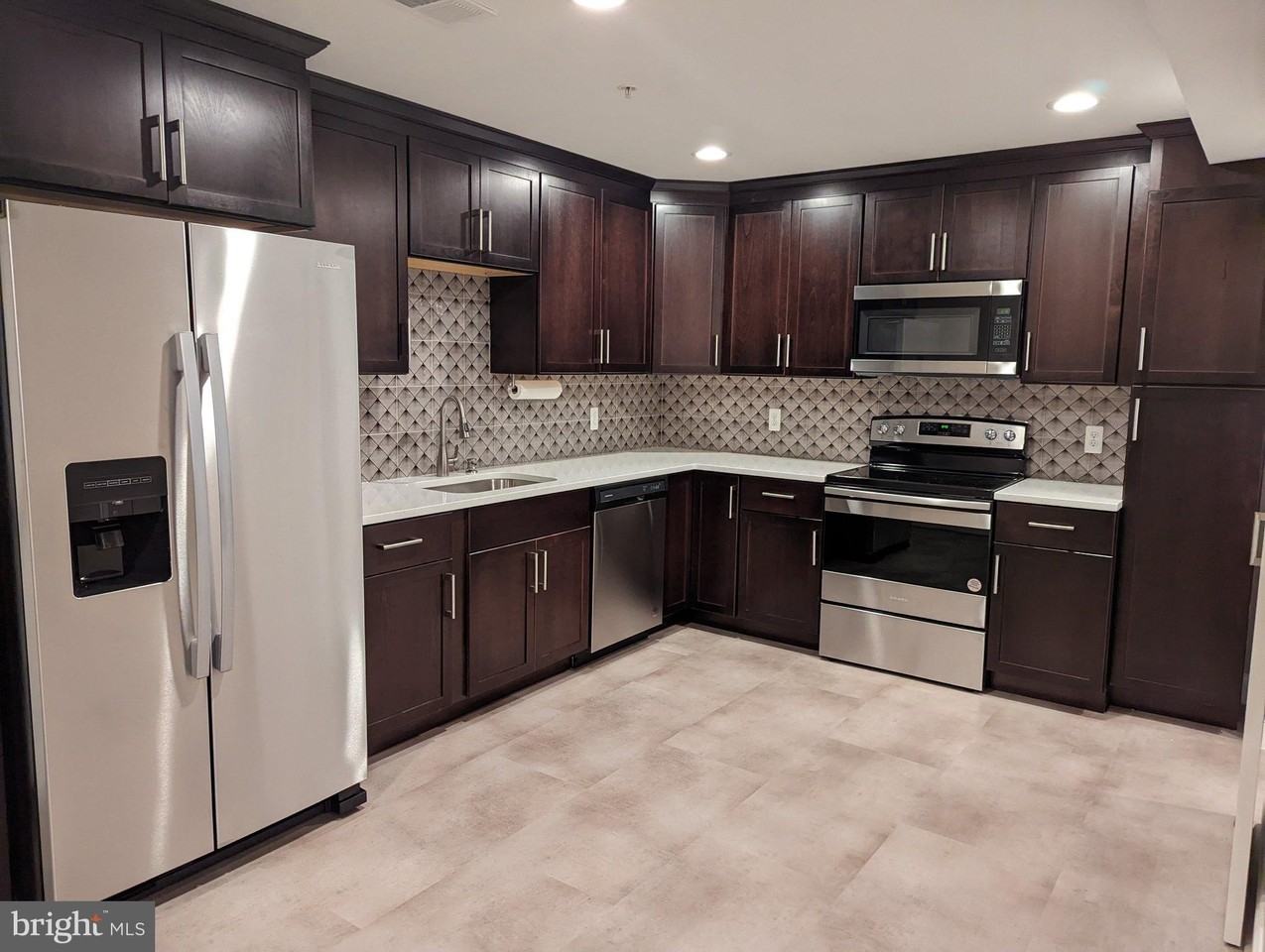 16216 Coolidge Ave - Photo 6 of 12