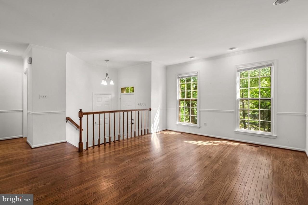 11017 Cedarwood Dr - Photo 3 of 31