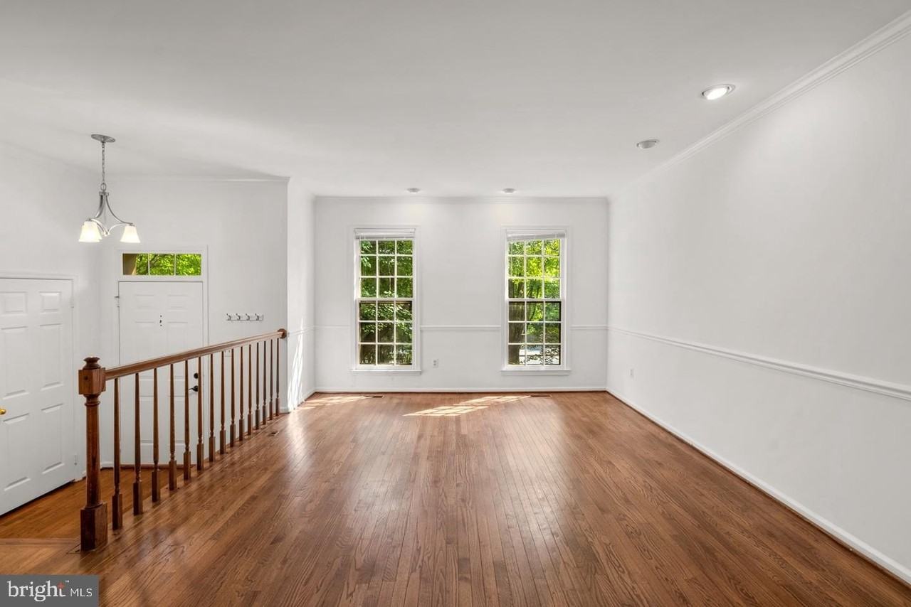 11017 Cedarwood Dr - Photo 4 of 31