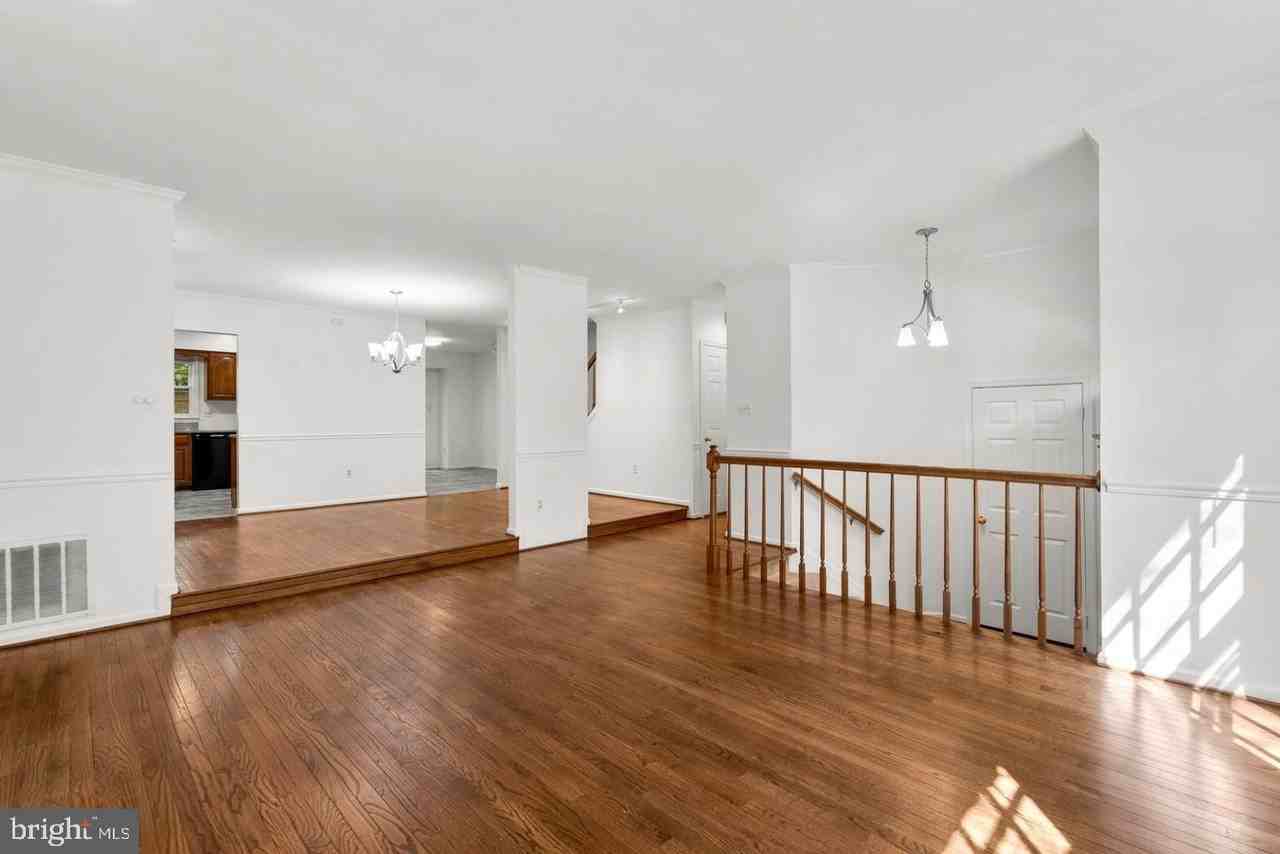 11017 Cedarwood Dr - Photo 5 of 31
