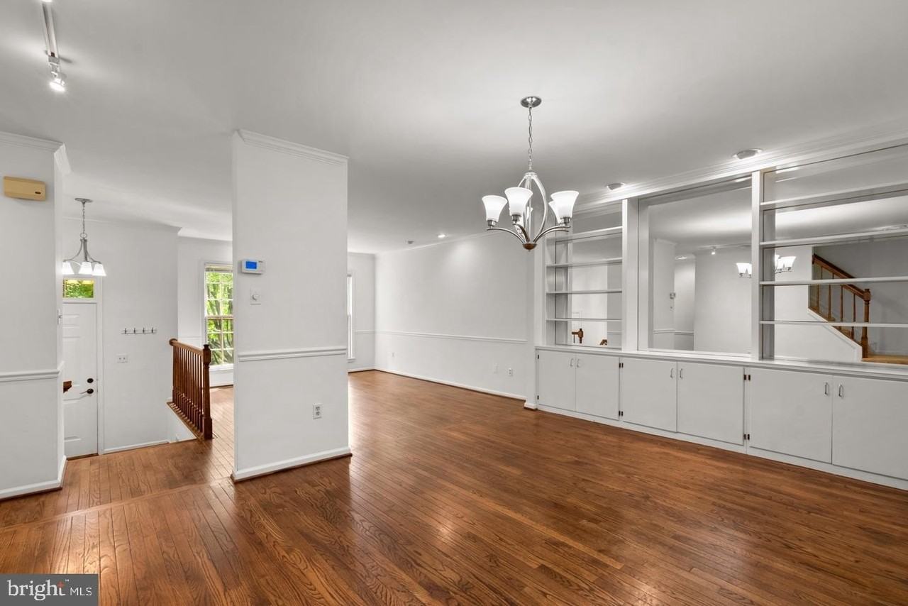 11017 Cedarwood Dr - Photo 6 of 31