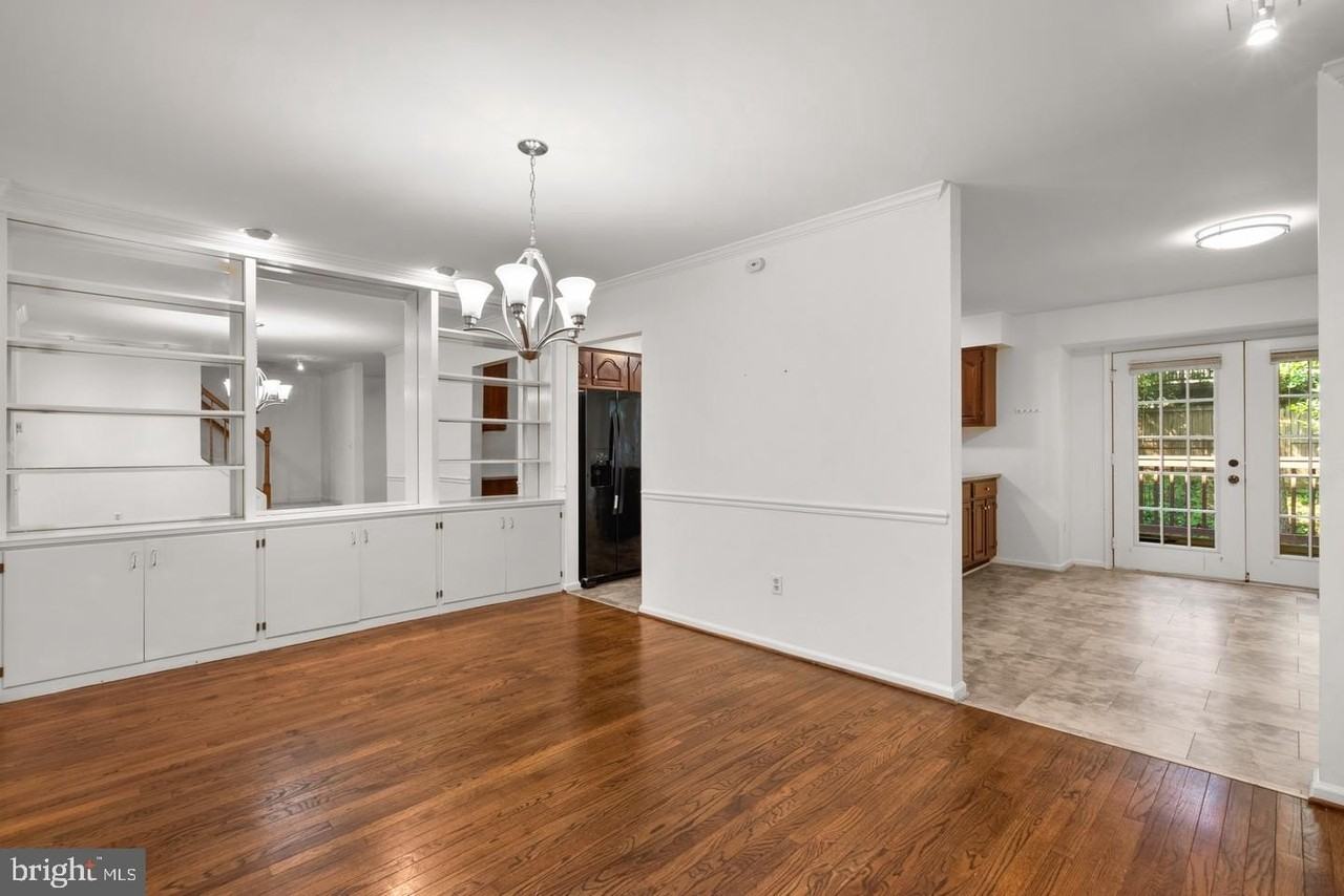 11017 Cedarwood Dr - Photo 7 of 31