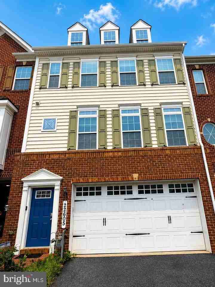 22605 Winding Woods Way - Photo 2 of 40