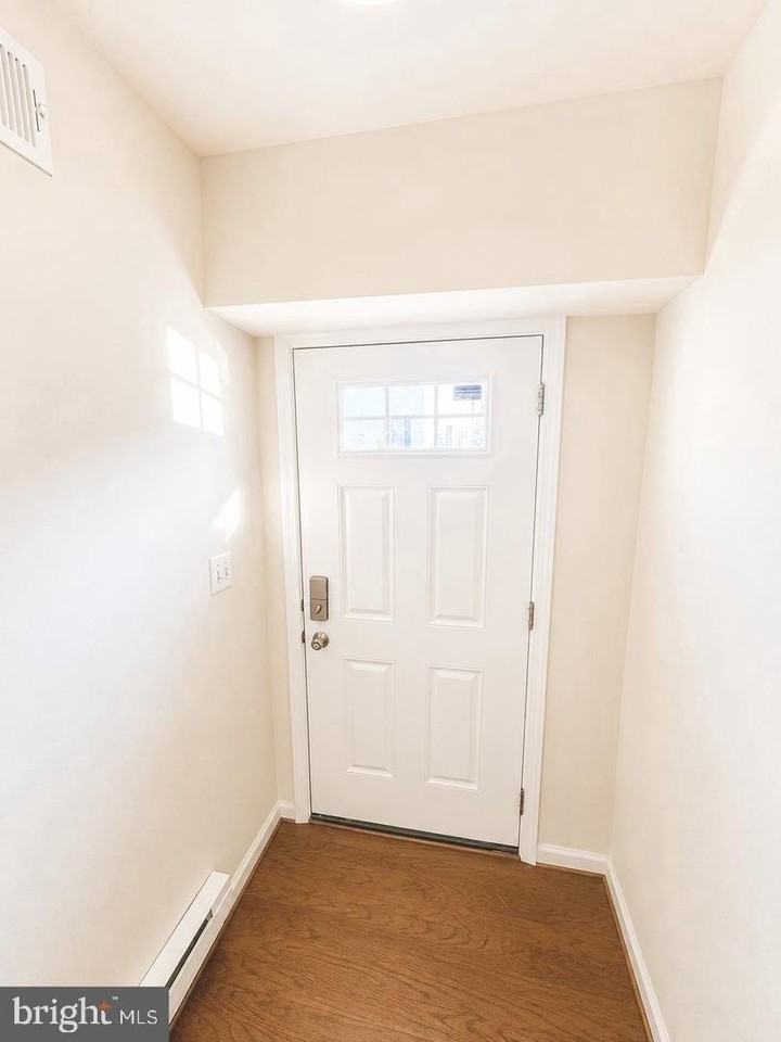 22605 Winding Woods Way - Photo 3 of 40