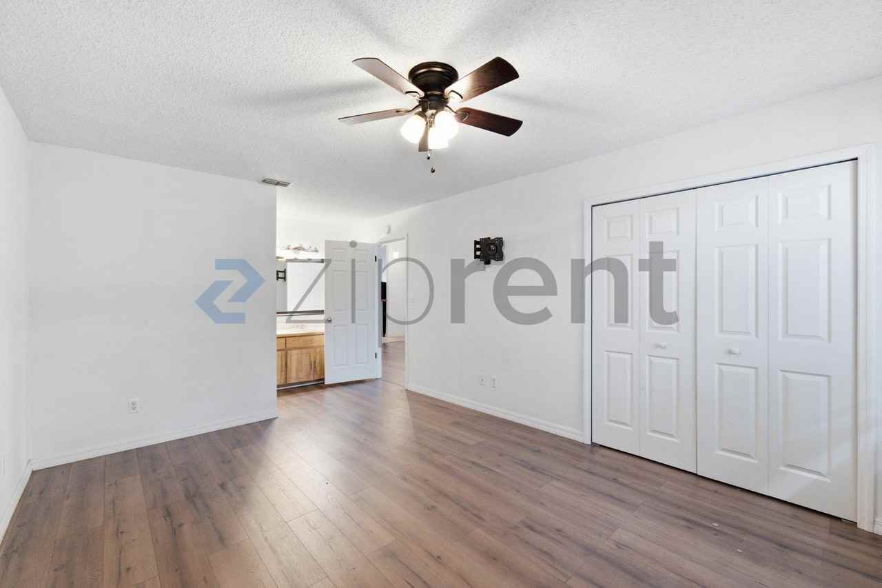1563 Hancock Ln - Photo 4 of 21