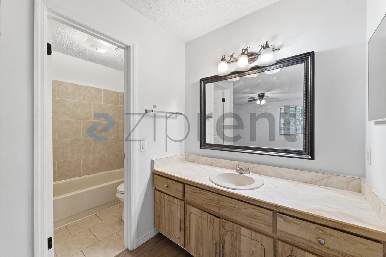 1563 Hancock Ln - Photo 5 of 21