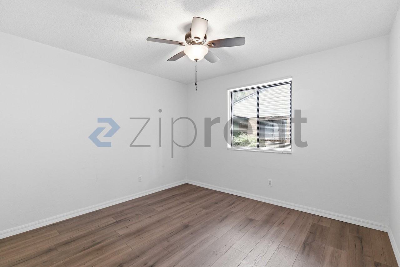 1563 Hancock Ln - Photo 6 of 21
