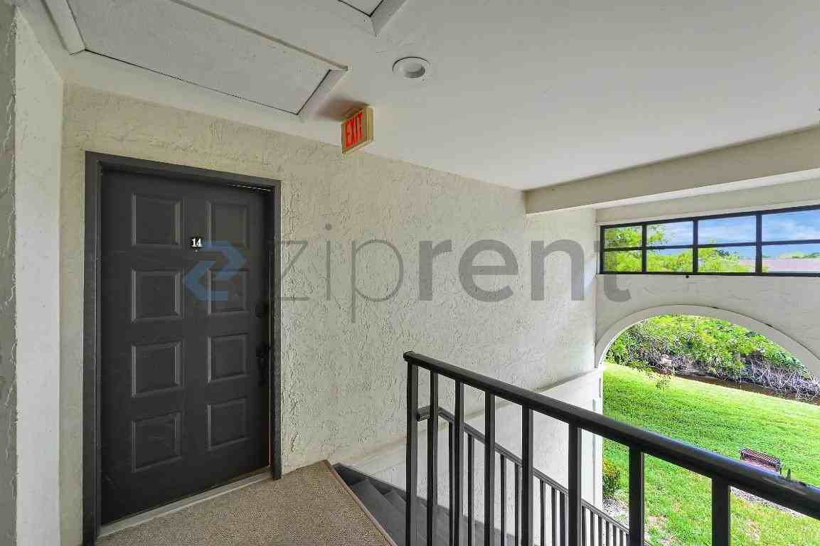8121 S Woods Cir #14 - Photo 2 of 25