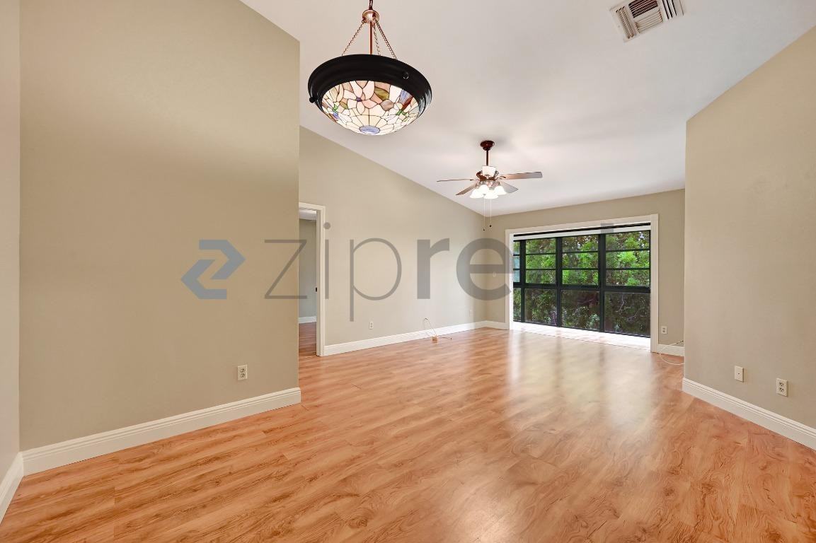 8121 S Woods Cir #14 - Photo 4 of 25