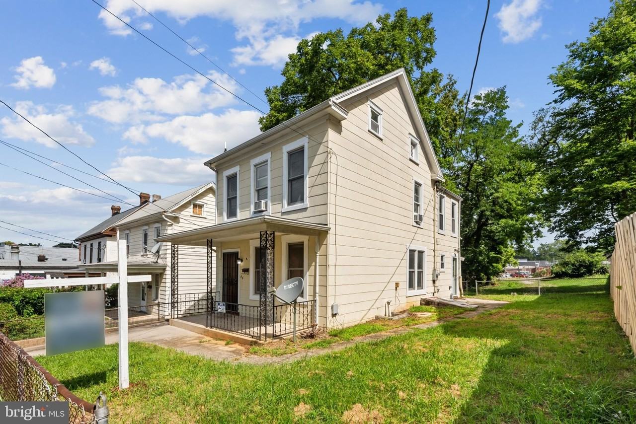 46 Charles St - Photo 3 of 28
