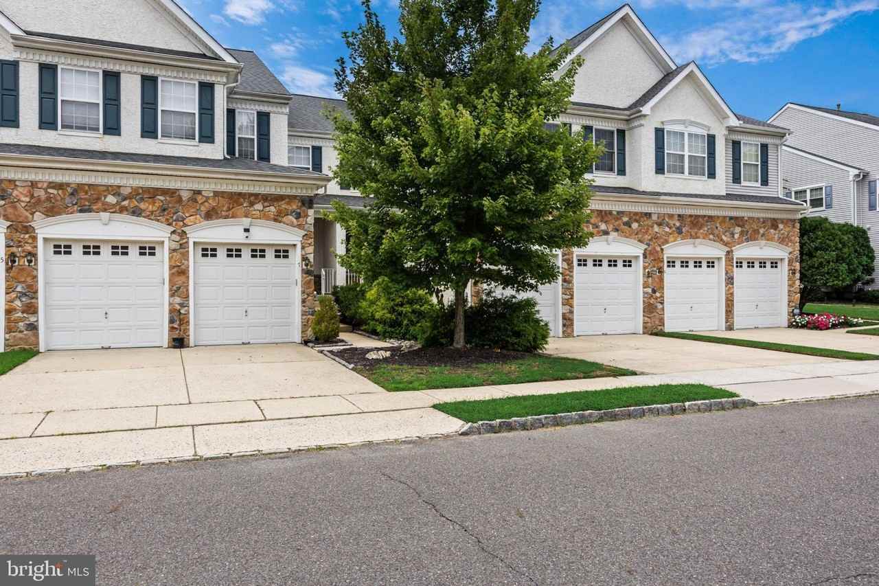 9 Ross Way - Photo 2 of 35