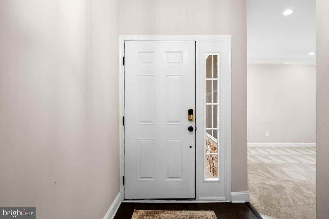 9 Ross Way - Photo 4 of 35