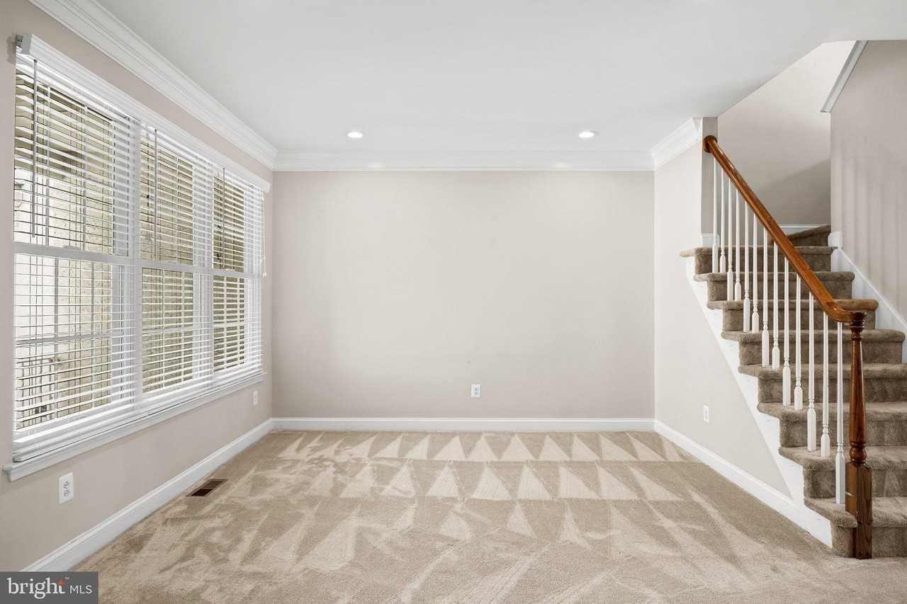 9 Ross Way - Photo 6 of 35