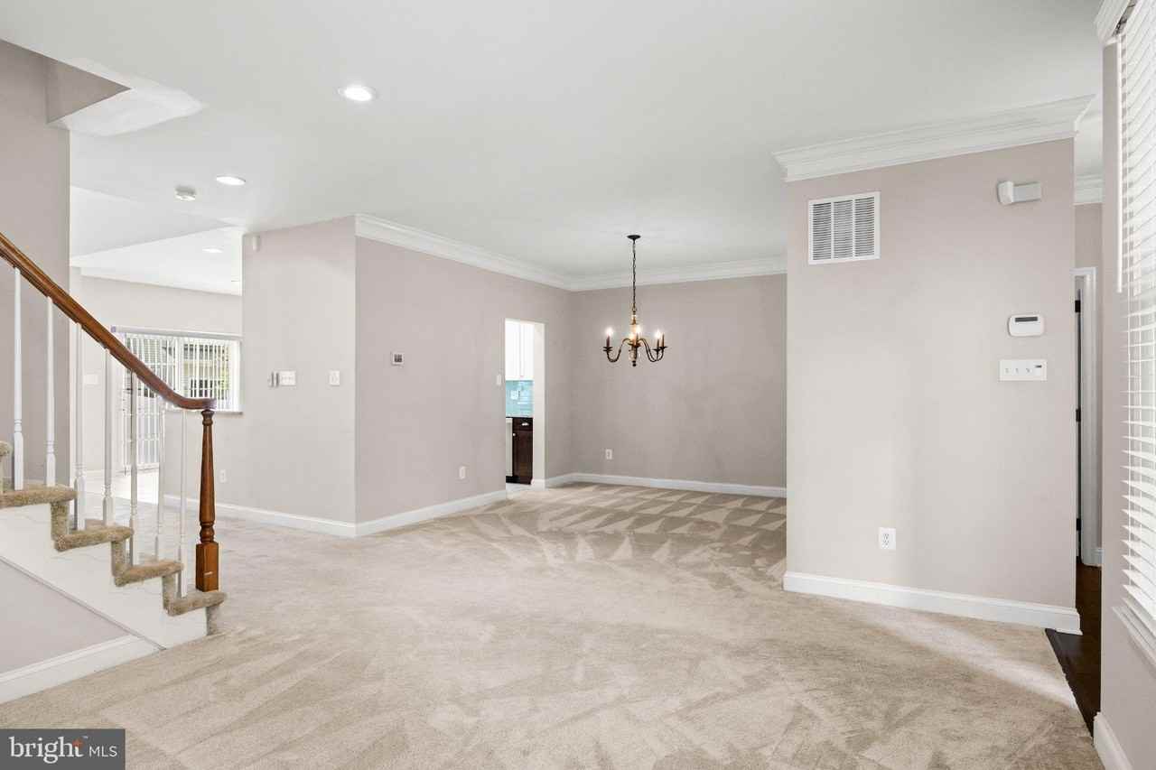 9 Ross Way - Photo 7 of 35