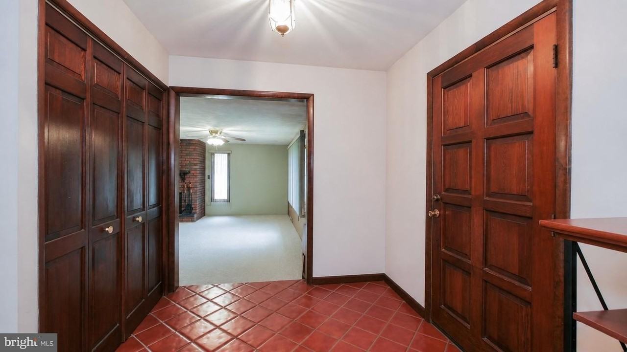 100 Kennedy Blvd - Photo 4 of 34
